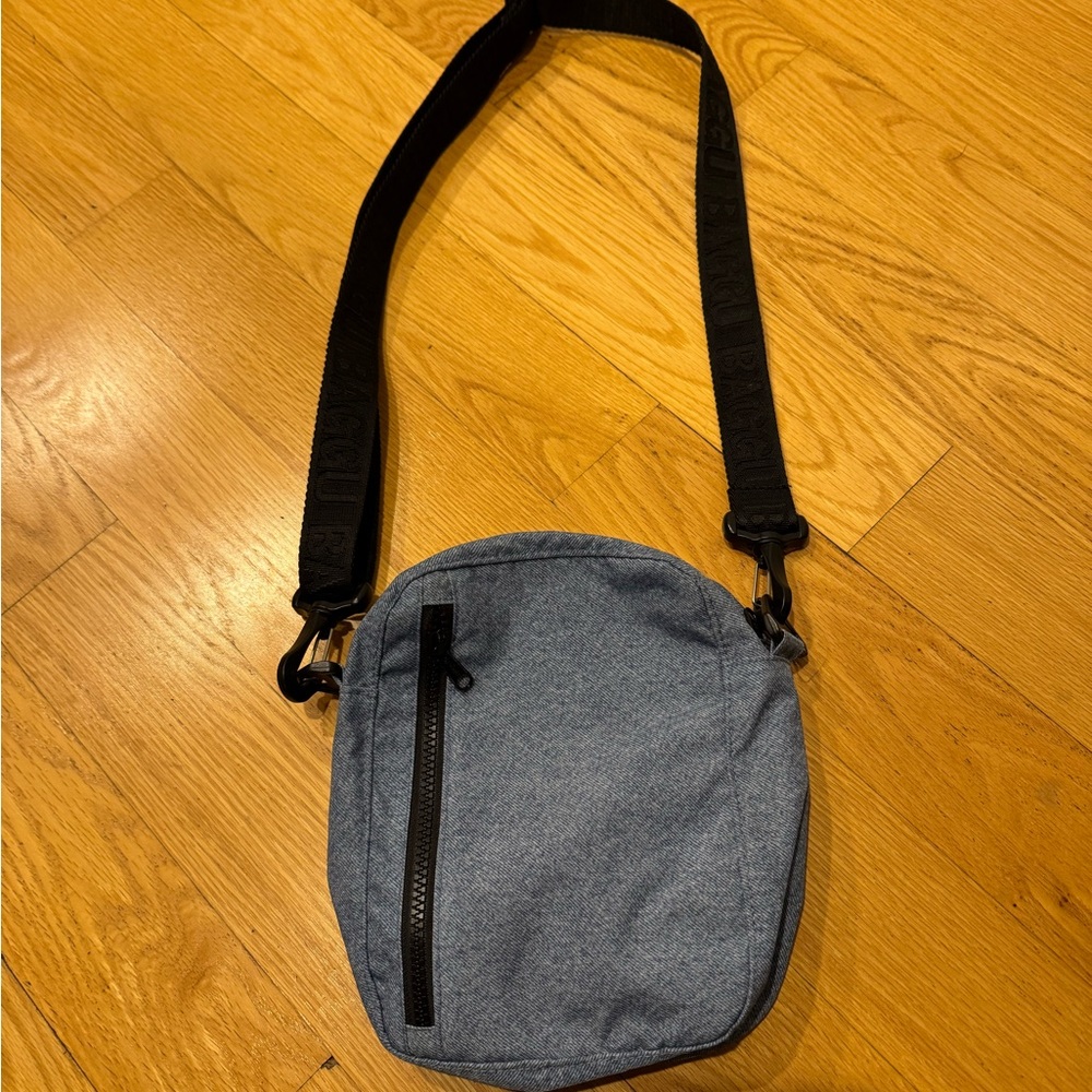 baggu sports crossbody in digital denim
